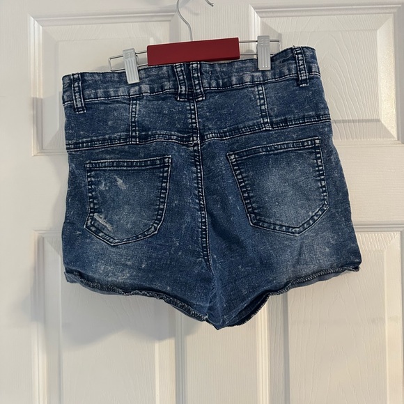 Denim shorts - Picture 2 of 3